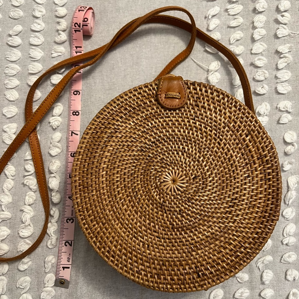 Circular straw bag